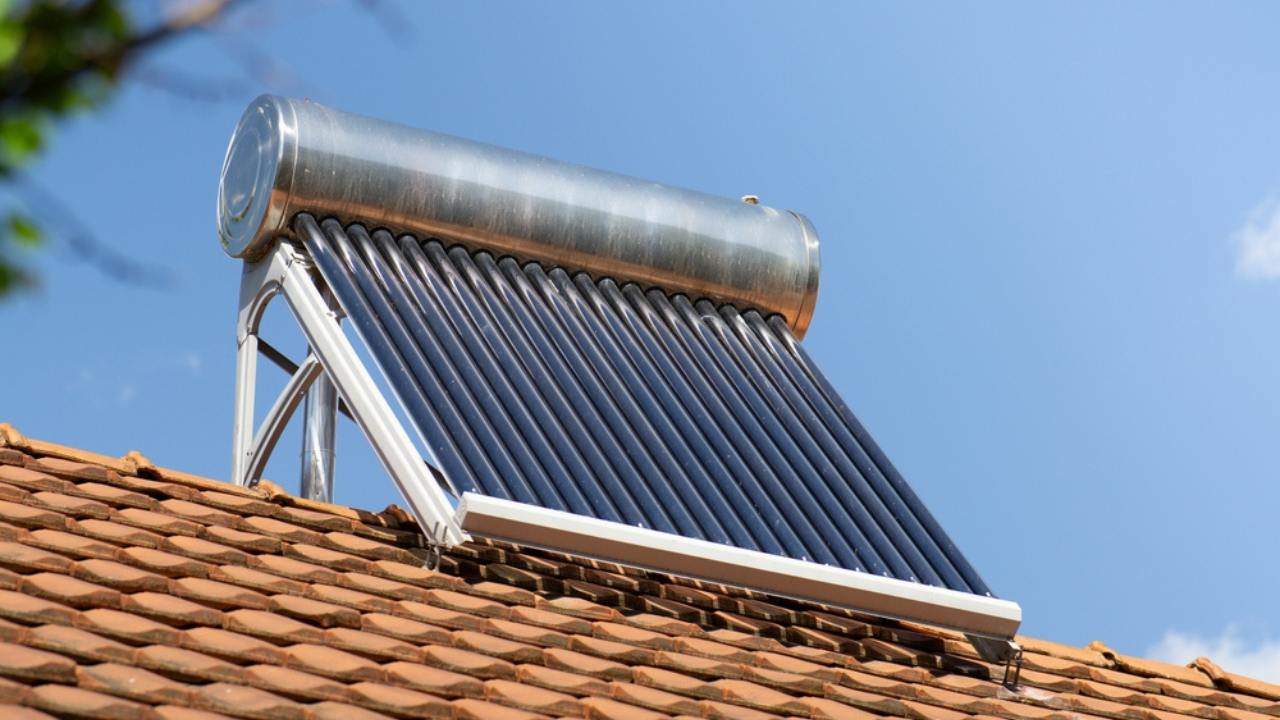 how-does-a-solar-hot-water-heating-system-work