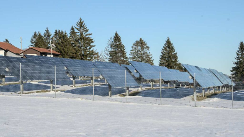 seasonal care of solar panels for maximum efficiency